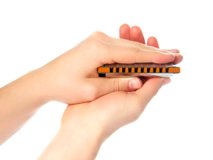 Harmonica Hand Position for Vibrato, Front View